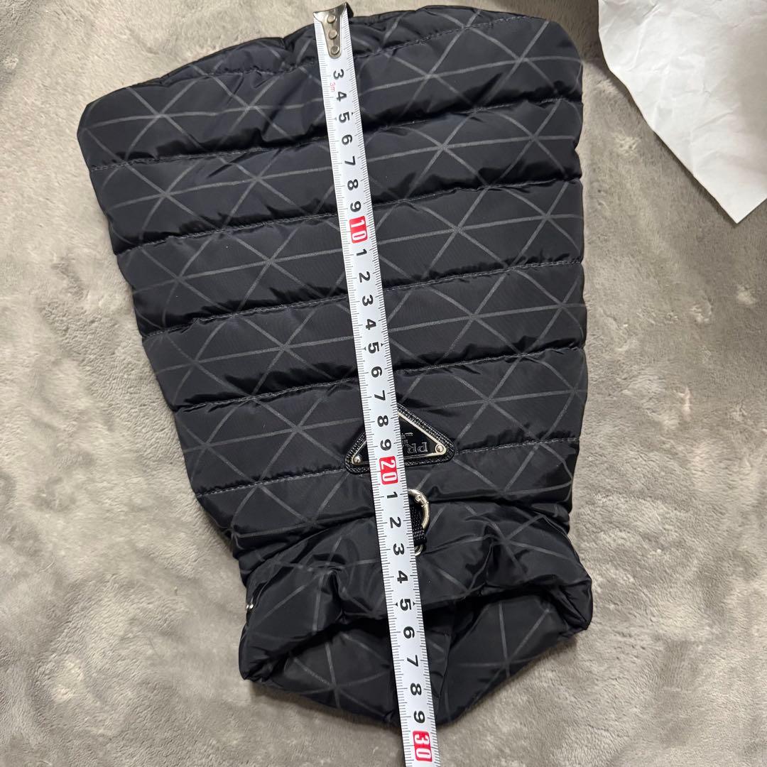 プラダ　ダウンジャケット 犬用 ペットダウン prada 黒 トライアングル