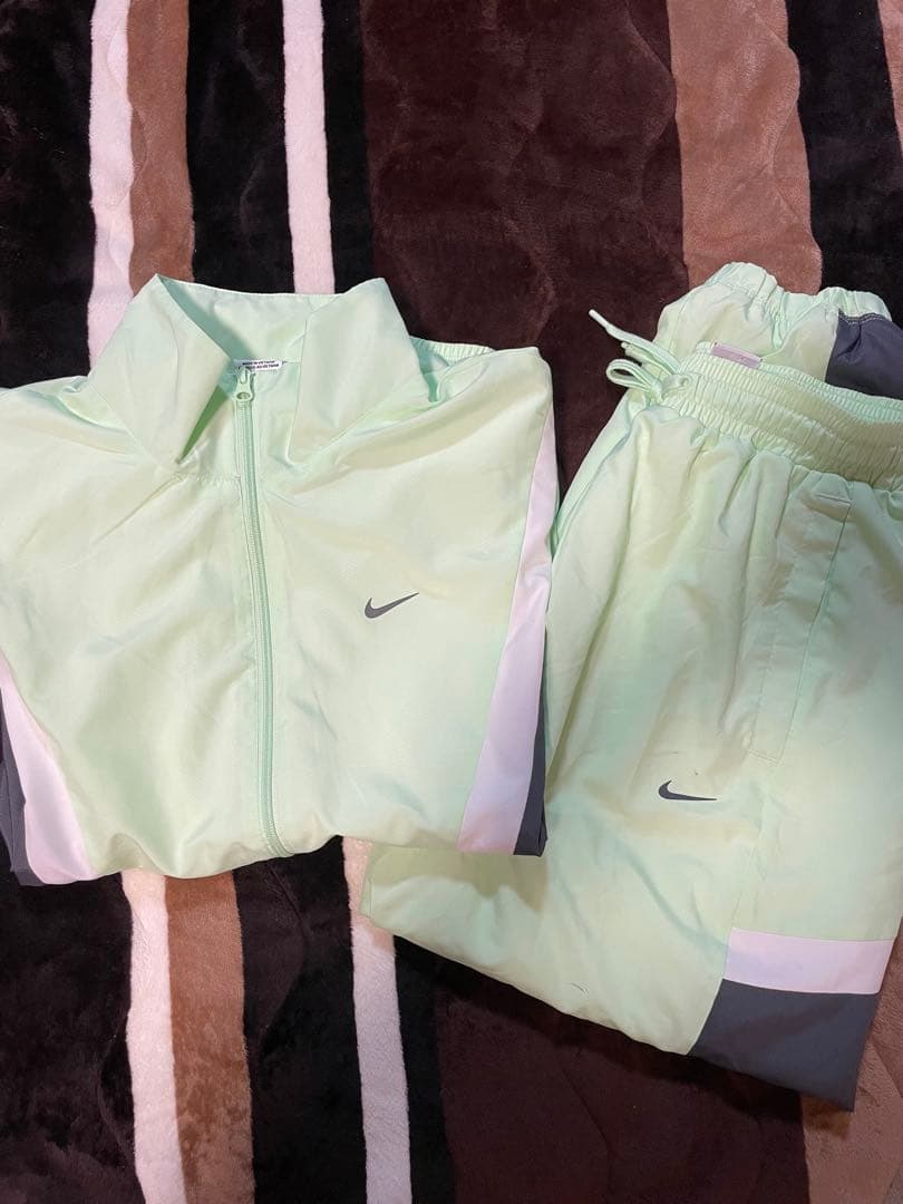 【上下Lサイズ】新品未使用　NIKE上下セットアップ　ウーブン　バスケウェア