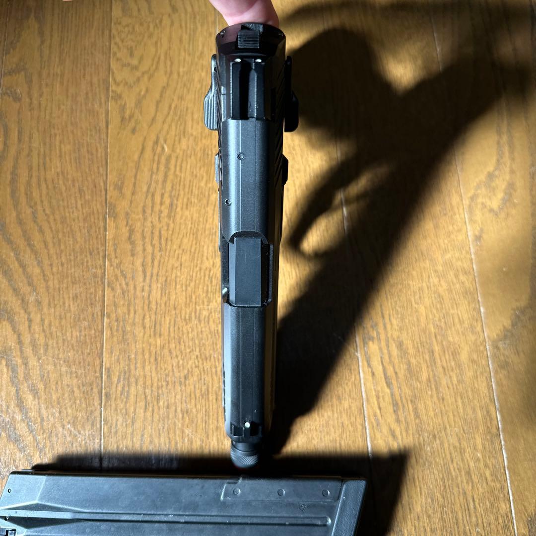 ガスガン ブラック レール付き マガジン2個