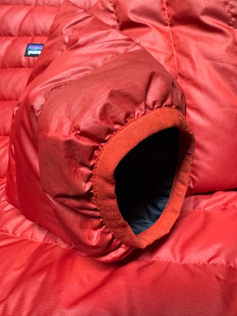 神サイズパタゴニアダウンセーターフーディ　ダウンジャケットフード　赤　XL