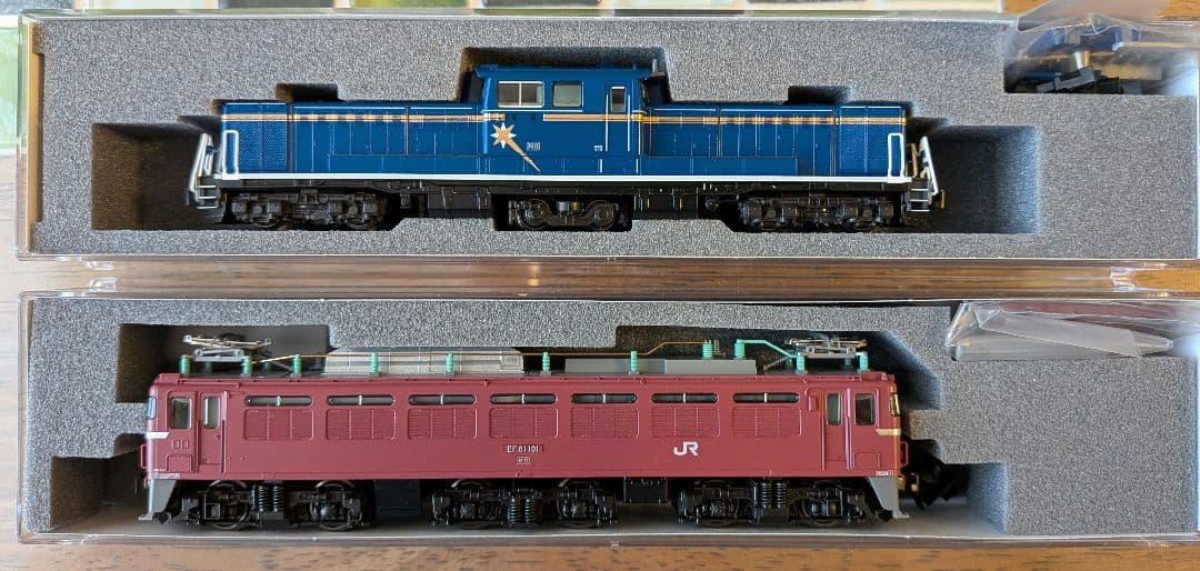 KATO EF81(3066-D)／ DD51(7008-F)2両セット