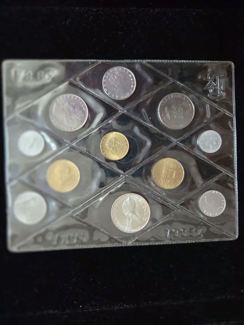 (稀少)イタリア共和国　銀貨と記念貨入りミントセット　11枚　1981