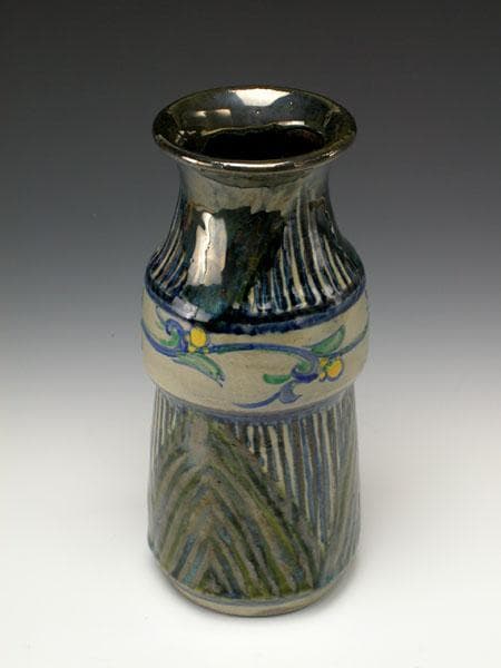 壺屋焼　三代仁王 小橋川つる子 作　呉須赤絵立型花瓶