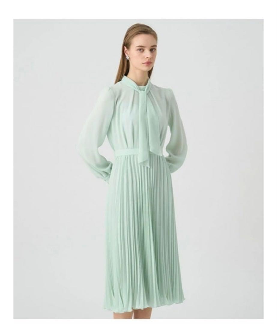 新品未使用　佳子様ワンピース ネイビーリボン付きプリーツワンピース