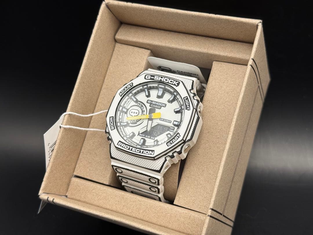 CASIO G-SHOCK マンガ　ホワイトGA-2100 白 新品 ラスト