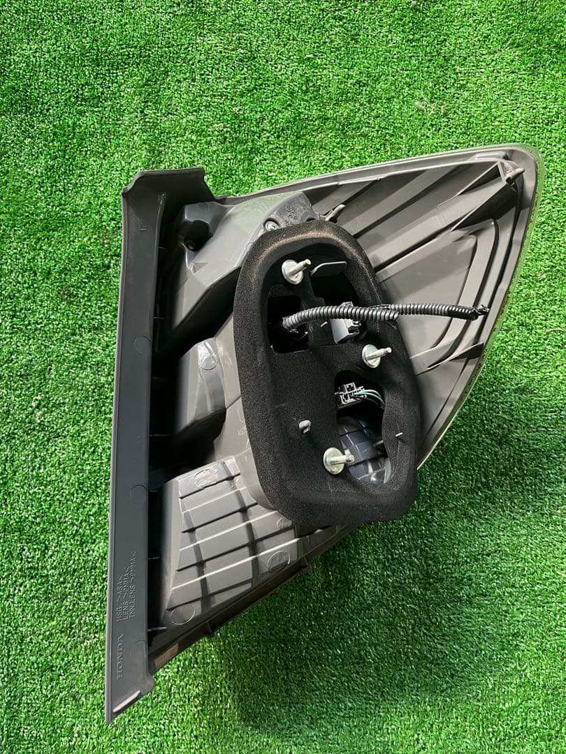 GP1 フィット　左右テールランプ　クリアレンズ