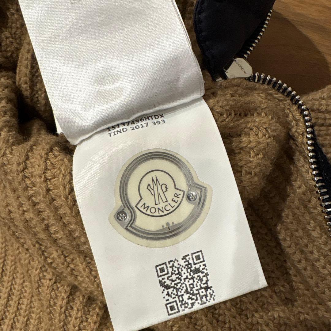 MONCLER ベージュ タートルネック ニット　メンズ