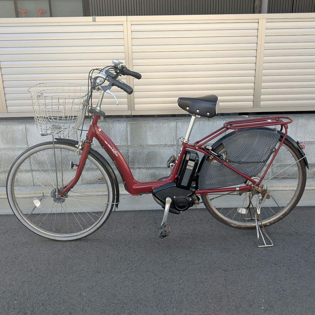 赤い電動アシスト自転車 シティタイプ YAMAHA パス ラフィーネ