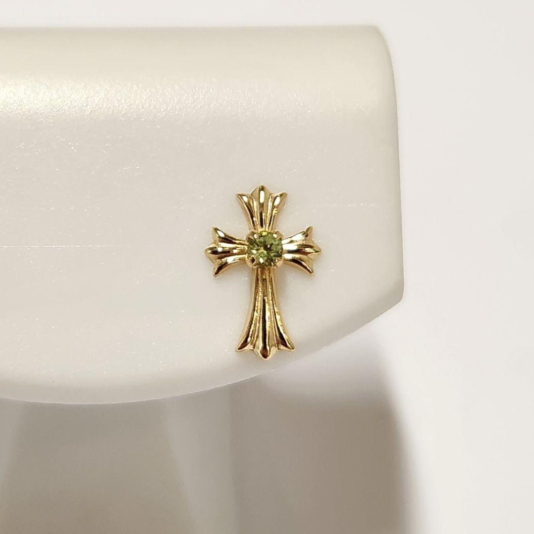 Megabass(新品　K18デザインクロス　天然ペリドットピアス両耳分)