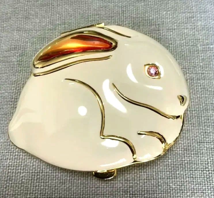 エスティーローダー　イヤー オブ ザ コンパクト ラビット