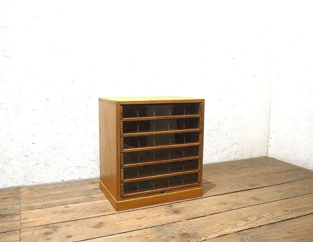 1410 ②レトロなミシン糸のガラスケース　収納棚　コレクション　ヴィンテージ