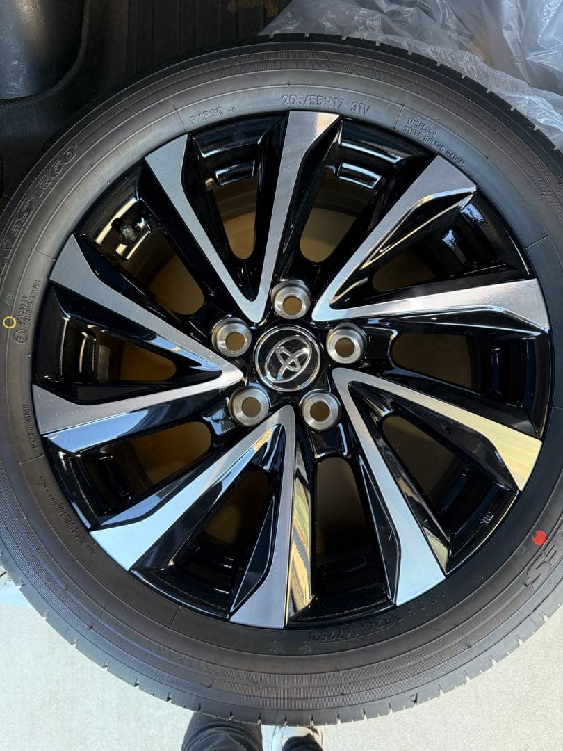 90ノア前期 純正タイヤ