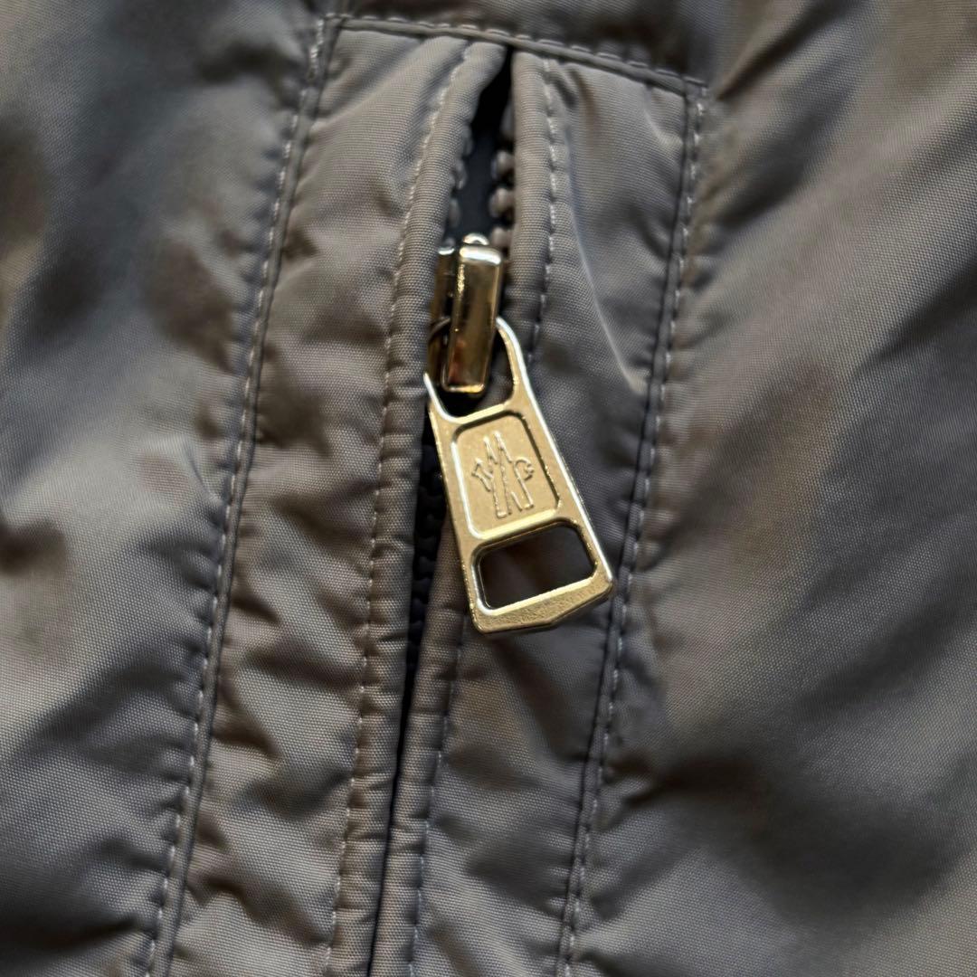 【美品】モンクレール ナイロンジャケット ロゴワッペン トリコロール グレー M