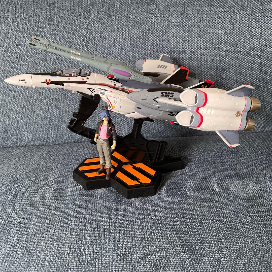 美品1/72VF-25Fトルネードメサイアバルキリーアルト機/早乙女アルト