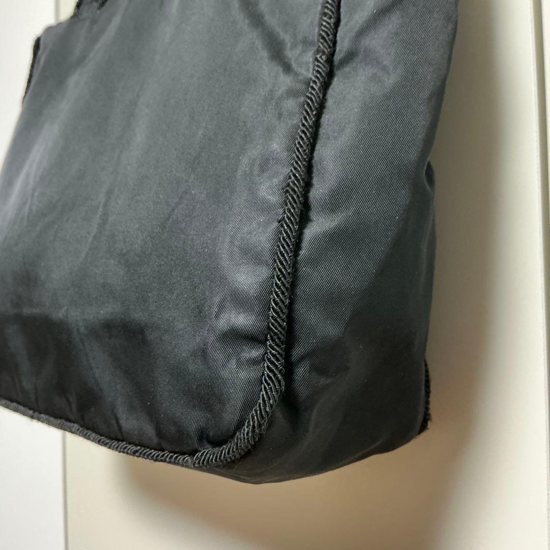 PRADA ナイロン ハンドバッグ 黒　ロゴビーズ刺繍