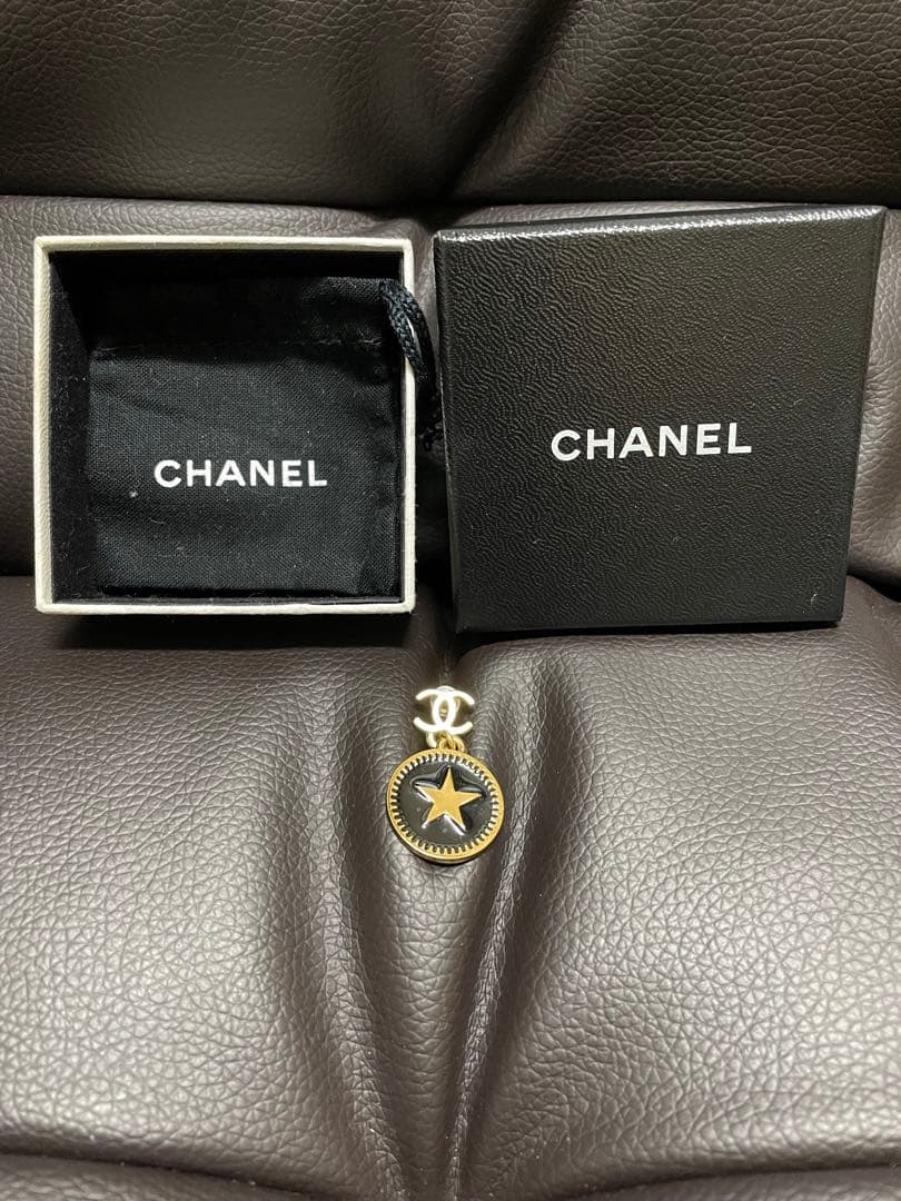 c*5様 CHANEL 星型モチーフ ピアス(片耳用)