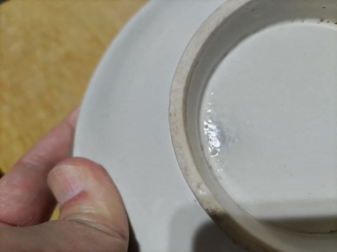 李朝　官窯？　白磁　皿（径16.8～17.1㎝）