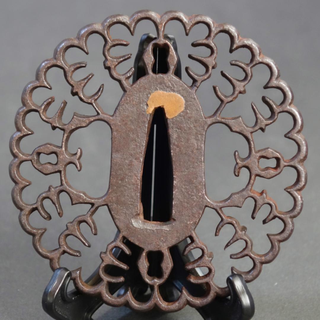 【抱茗荷雁金透鍔】鍔 鐔 鉄地 刀装具 日本刀 武具 骨董 アンティーク