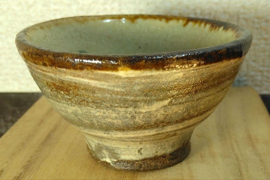 人間国宝 金城次郎 ぐい呑 栞 共箱 美品 壷屋焼 やちむん 紐付箱 壺屋焼