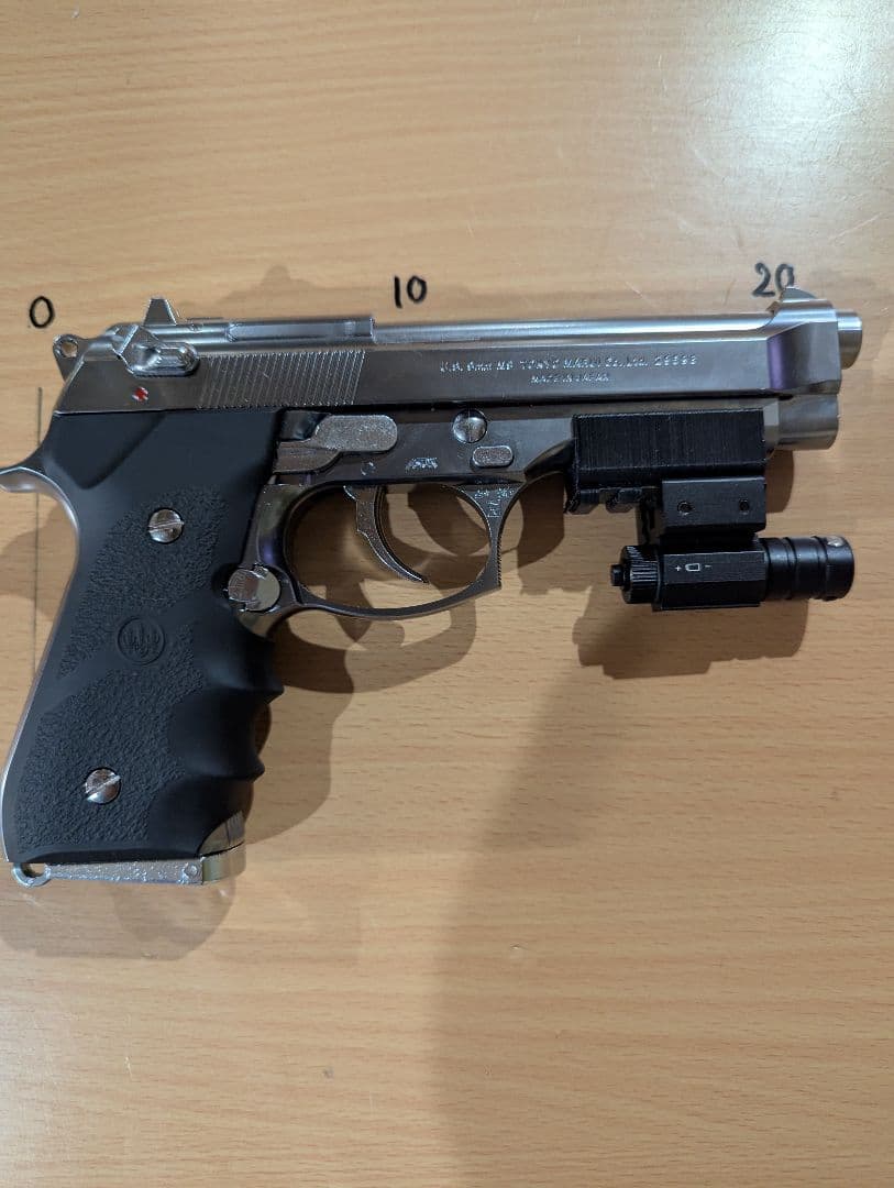 M92F ハンドガン シルバー レーザーサイト付き去年の末に購入