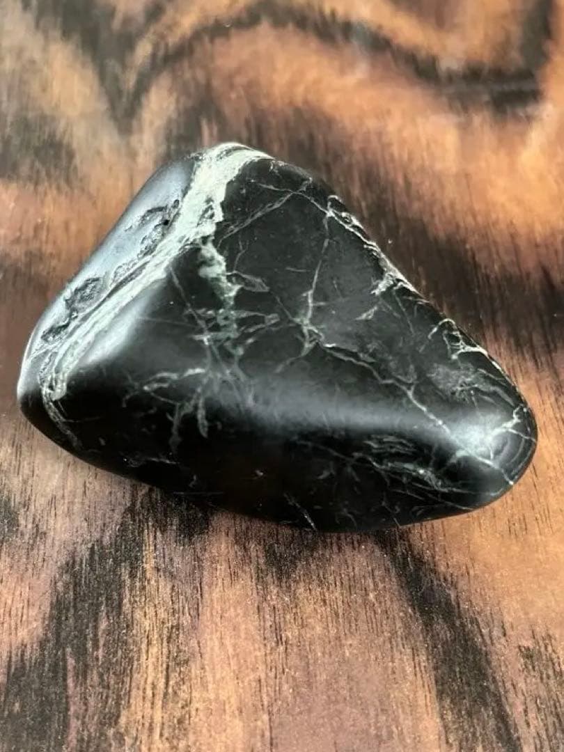 糸魚川　黒翡翠　197.5g 宮崎海岸