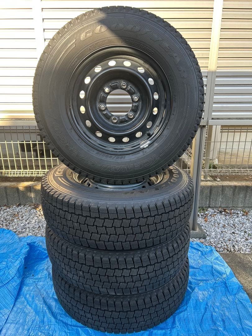 Satoshi様用 ハイエース用 2022年製 スタッドレスタイヤ 4本セット