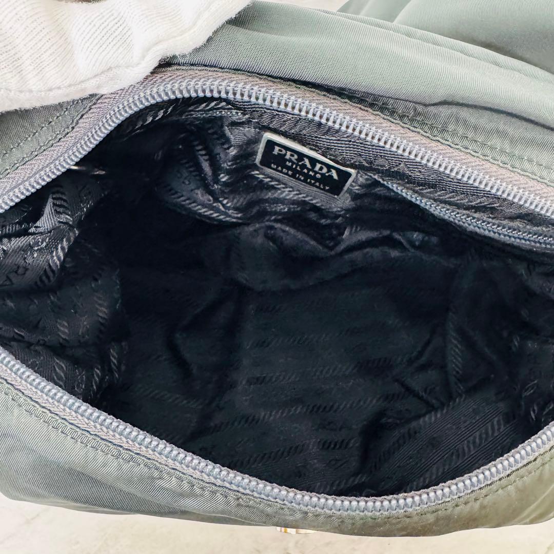 ✨PRADA✨プラダ✨三角ロゴプレート✨ナイロン✨グレー✨ショルダーバッグ✨