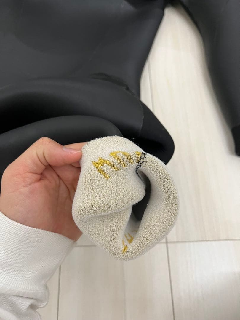 Fellow Wetsuits セミドライ　3/5ミリ