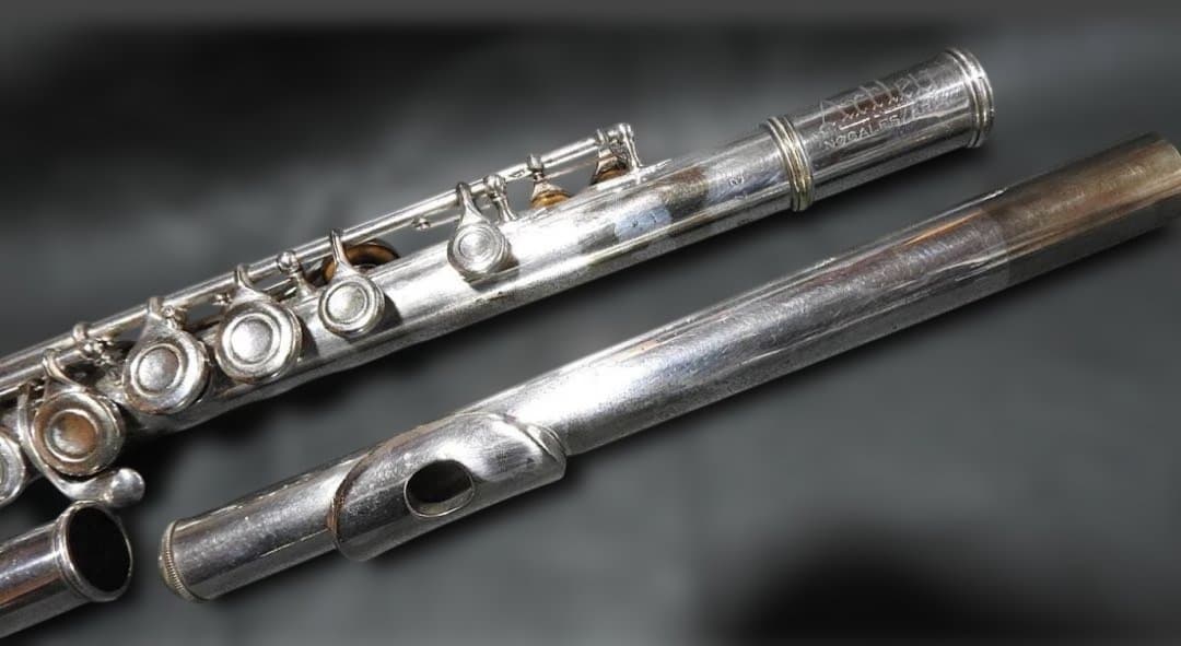 Artley フルート　レザーケース付き