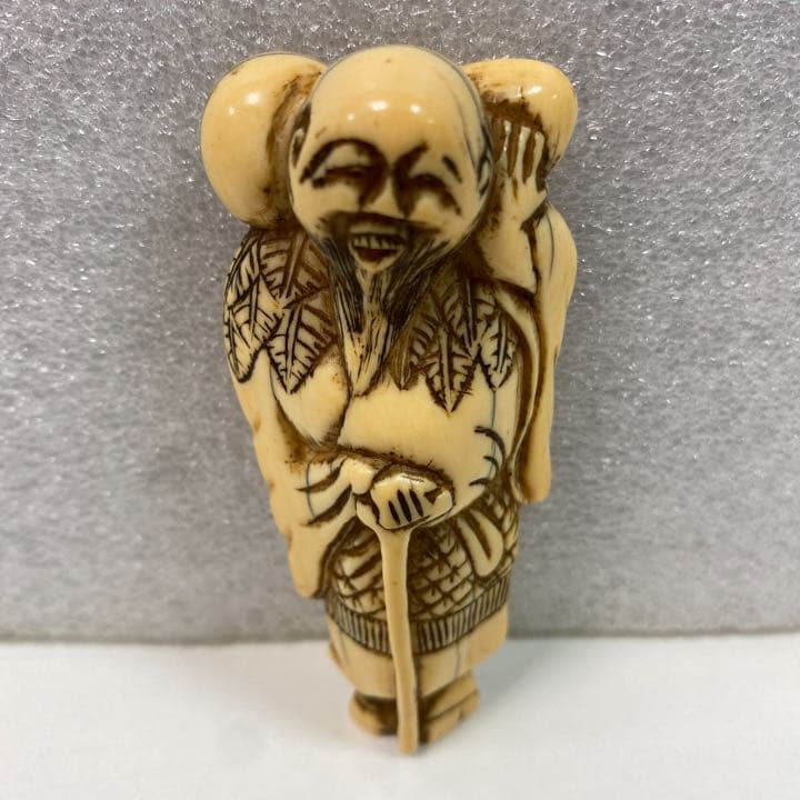 根付　寸法（cm）3.4x2.0x高7.9