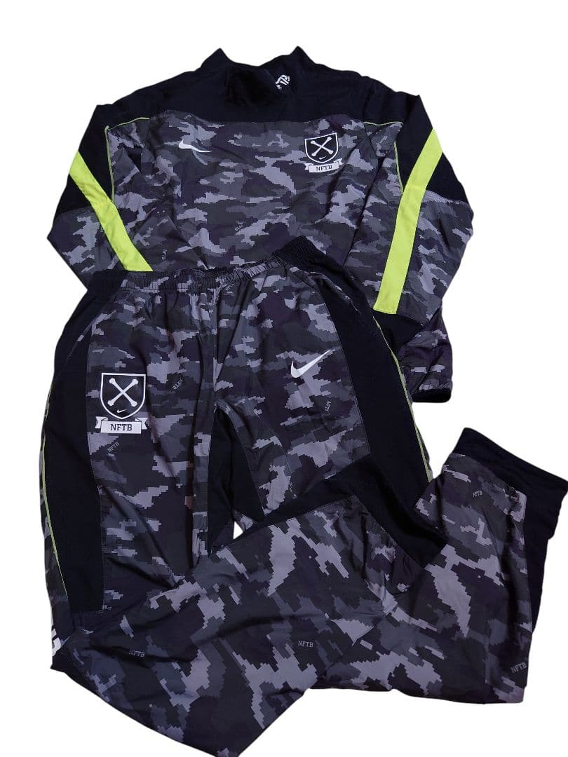NIKE　NFTB 厚手ピステ　カモフラ柄　セットアップ