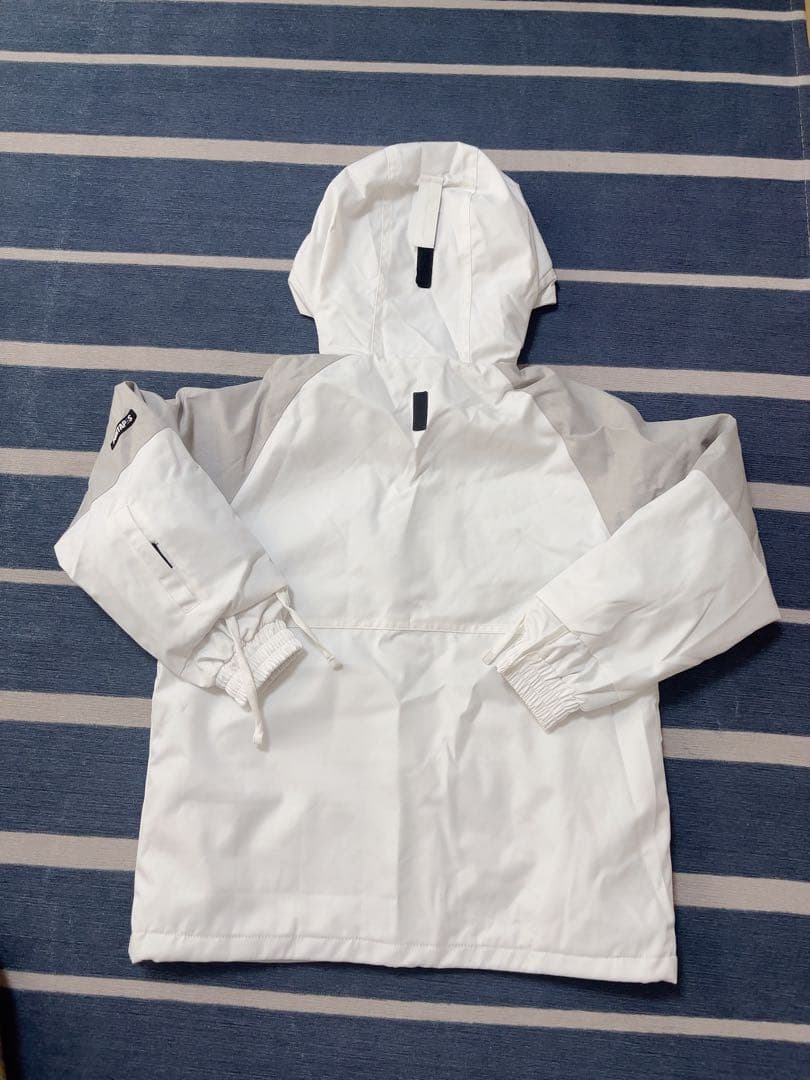 新品・超美品　子供用130スキーウェア上下セット【限定価格】