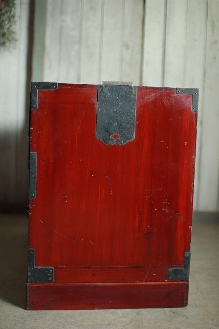 古く味のある木製の引き出し2段　チェスト　桐箪笥　タンス　古家具　古民家