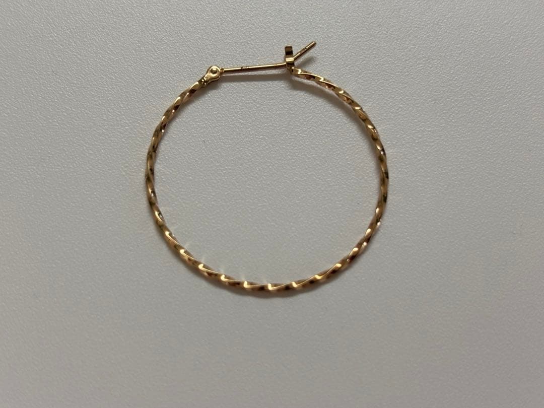 アガット ツイストフープピアス K10