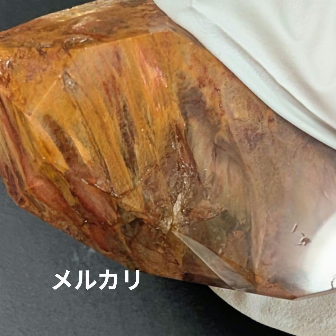 水晶の透明度抜群！アンフィボールインクォーツ