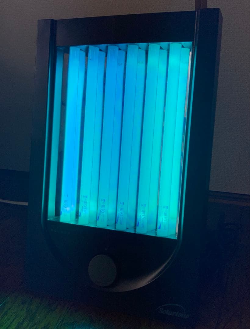 美品 NEOTANA P90 スタンド型リラクゼーションライト