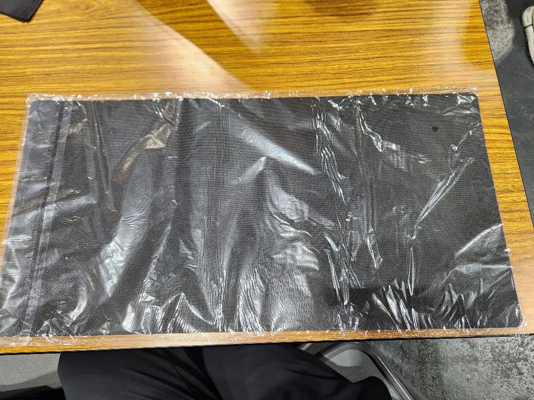 《息詰まる徴税》 箔押し プレイマット　MTG 新品未開封