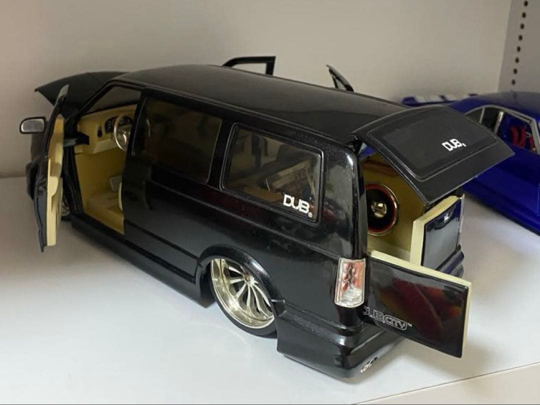 1/18 ミニカー　シボレー　アストロ　ブラック　DUB city