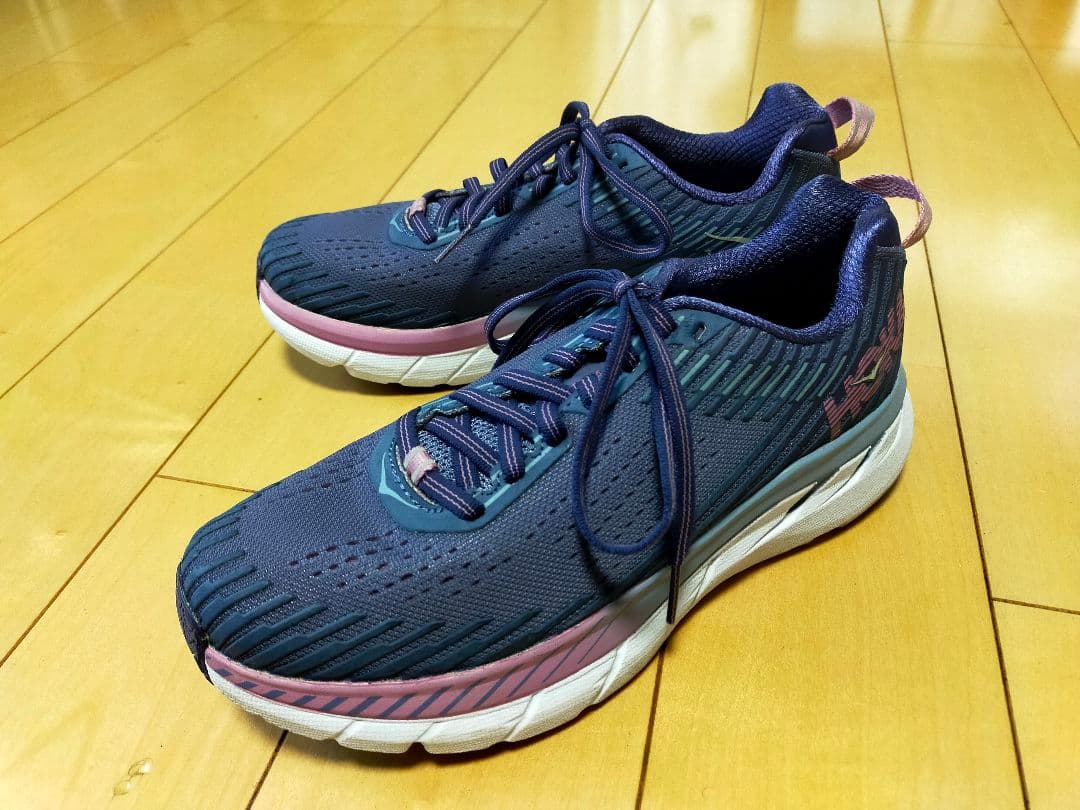 HOKA ONE ONE　CRIFTON5　22.5cm