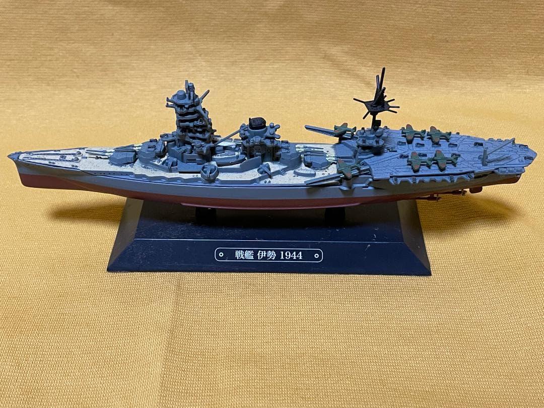 戦艦・重巡洋艦・軽巡洋艦・駆逐艦・航空母艦ミニチュア　１８隻