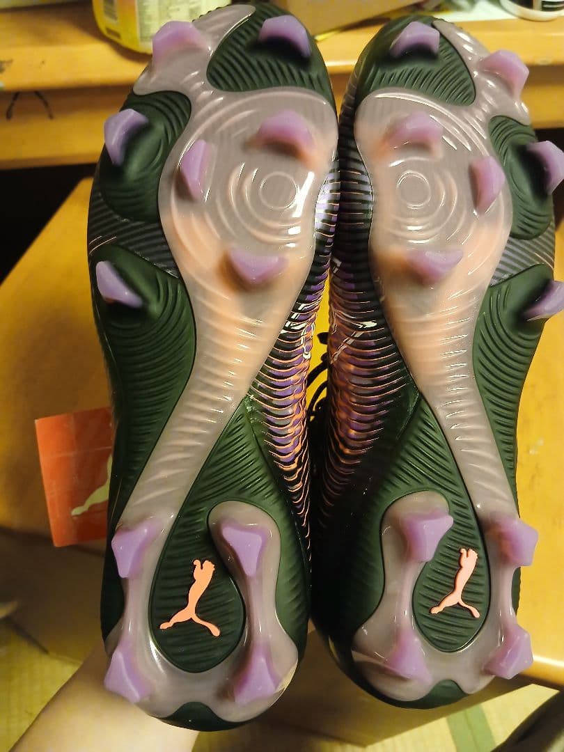 サッカースパイク プーマフューチャー8アルティメットFG