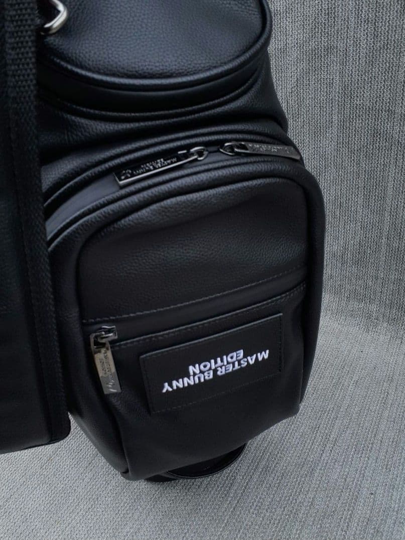 お買い得 正規品 マスターバニースタンド式キャディバッグ 本革の 様な素材