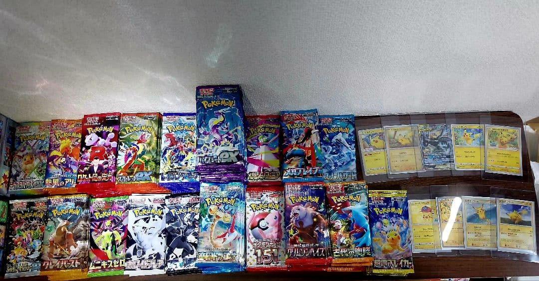 ポケモンカード まとめ売り305パックセットとピカチュウカード8枚