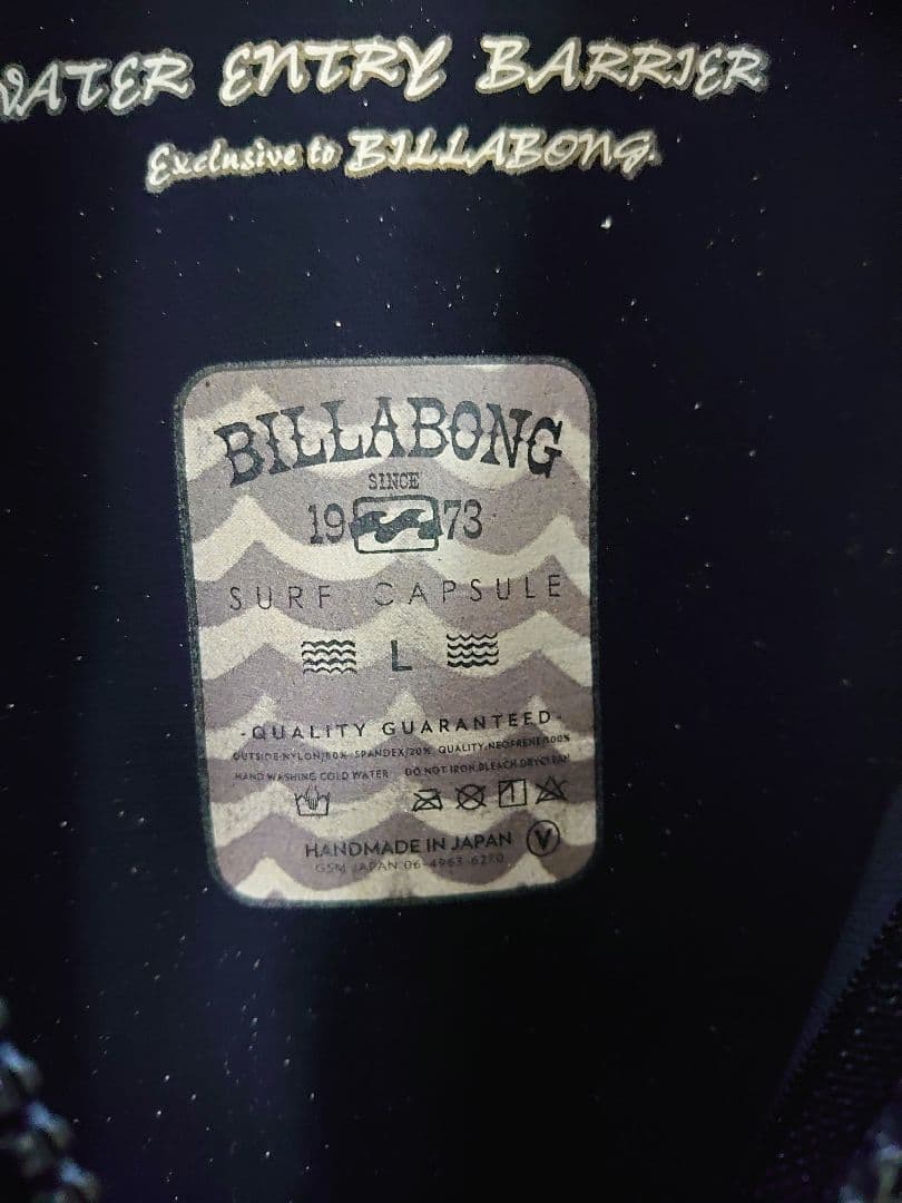 Billabong 秋冬初春用 裏起毛セミドライスーツ 黒・赤/カラフル葉柄