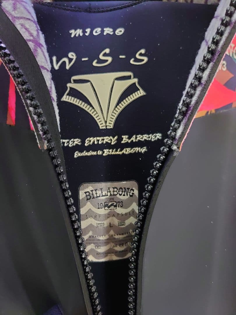 Billabong 秋冬初春用 裏起毛セミドライスーツ 黒・赤/カラフル葉柄