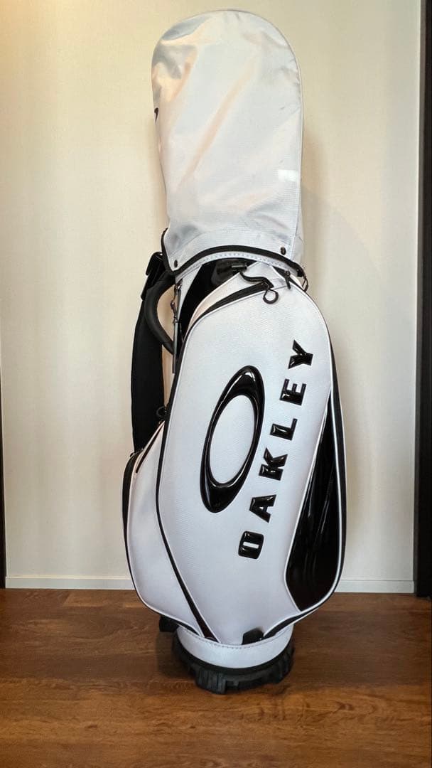 美品　OAKLEY ゴルフバッグ・キャディバッグ ホワイト