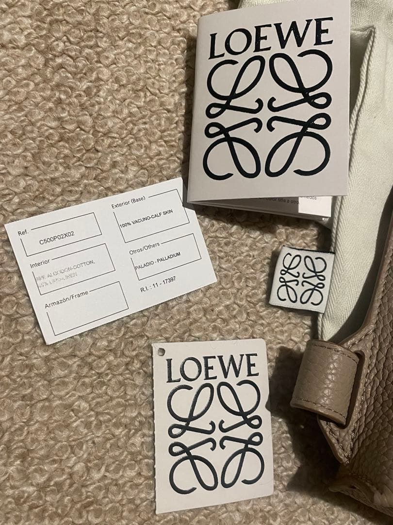 ⭐︎三連休限定値下げ⭐︎未使用！美品！LOEWE バーティカル Tポケット