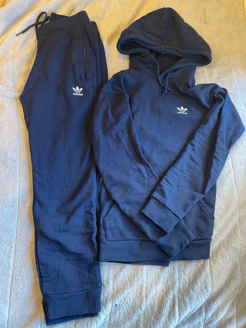 アディダスオリジナルス　スウェット　セットアップ