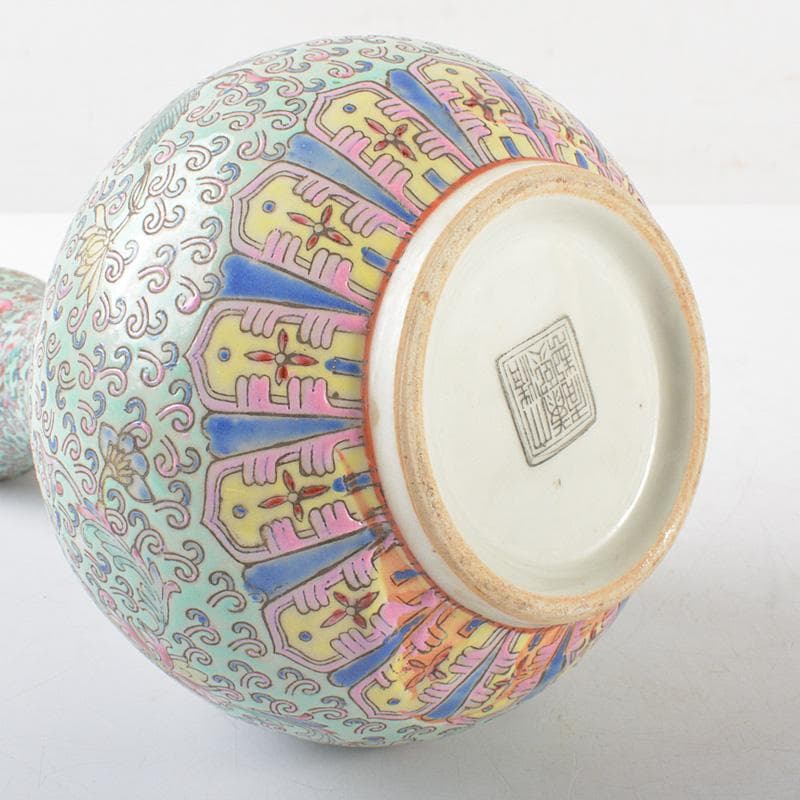 中国　大清康煕年製　粉彩纏枝花卉文　蒜口瓶　V　R6091F