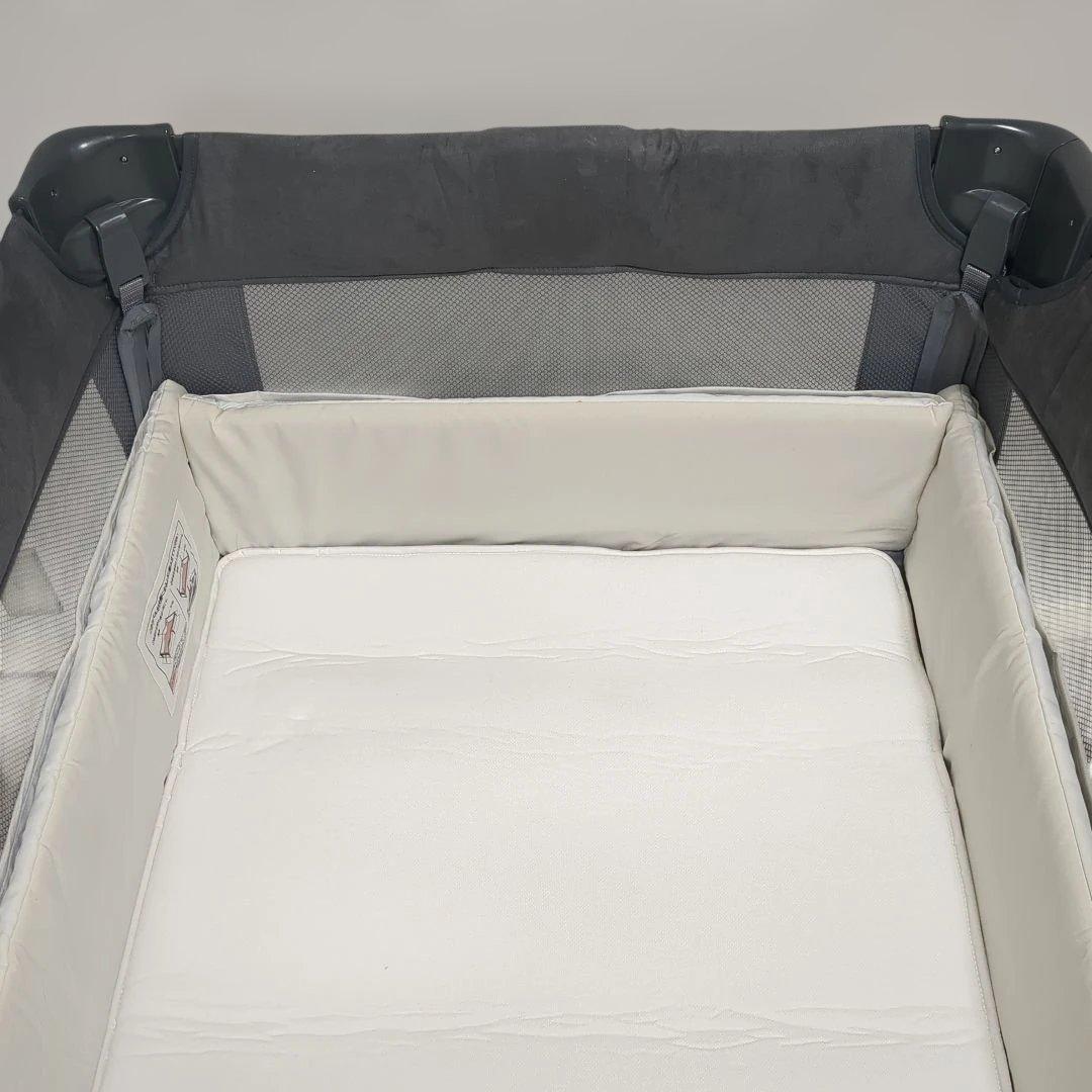 アップリカ　ココネルエアープラス　ベビーベッド　グレー　保存袋付き